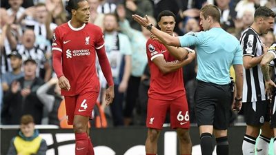الاتحاد الإنجليزي يقرر تغليظ عقوبة الإيقاف على فان ديك