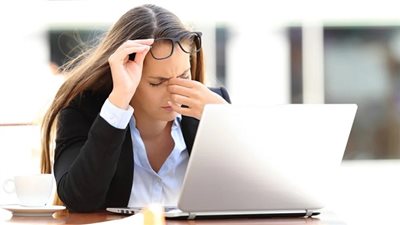 كيف تحمي عينيك من أضرار الأجهزة الإلكترونية ؟ إليك 4 نصائح