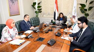 الهجرة تبحث مقترح طبيب مصري بالخارج لتأهيل الممرضين