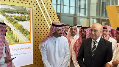 وزير الإسكان يشارك فى افتتاح معرض 
