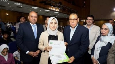 مكافآت مالية وشهادات تقدير من محافظ الشرقية لاوائل الشهادات