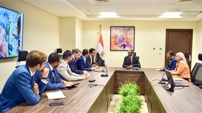 إسماعيل يؤكد دعم الاسكان الكامل لشركات القطاع الخاص لتنفيذ المشروعات
