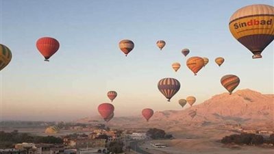 تحليق 33 رحلة بالون طائر تقل 750 سائحا في سماء الأقصر