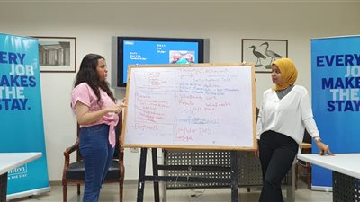 طلاب جامعة طيبة بالأقصر فى ورشة 