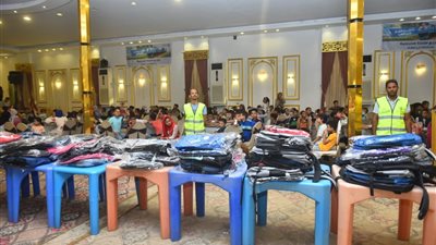 توزيع 1000 شنطة مدرسية بالمجان على الطلاب غير القادرين بالفشن
