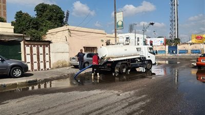 إصلاح كسر ماسورة مياه بالإسماعيلية وسحب المياه المتراكمة