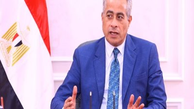 المواطنون يشيدون بوحدة خدمات العمالة المصرية بالخارج
