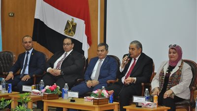 رئيس جامعة كفر الشيخ يكرم ١٨٠ من الكوادر الشابة