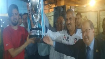 الصبروط يسلم كأس دوري اجهور الكبري لكرة القدم لفريق كفر منصور