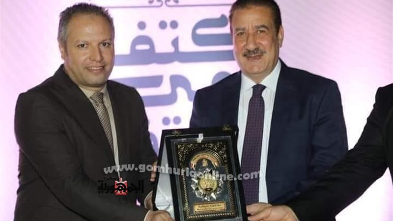 إبراهيم صلاح يتسلم