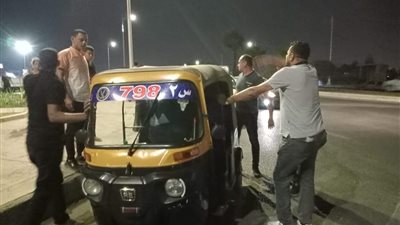 جهاز العبور يشن حملة اشغالات ليلية ويضبط 3تروسيكل وتوكتوك