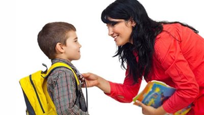 كيف تهيئ الأم طفلها لتجاوز أزمة 