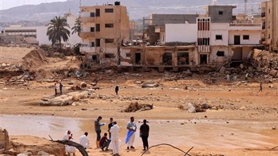 الناجون من فيضانات ليبيا بين مطرقة نقص المياه وسندان الألغام
