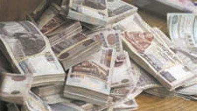 خدعهم بالهجرة إلي إيطاليا.. ولهف فلوسهم
