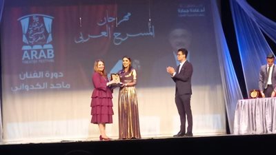 تكريم الفنانة هاجر الشرنوبي في مهرجان المسرح العربي