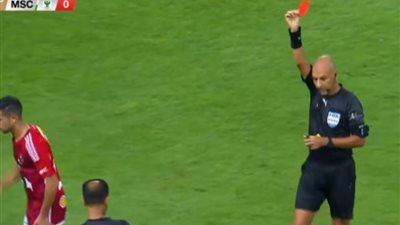شاهد طرد باهر المحمدي لاعب المصري في مباراة الأهلي بالدوري