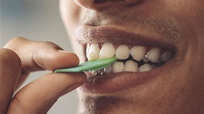 7 فوائد تحدث عند مضغ العلكة باعتدال