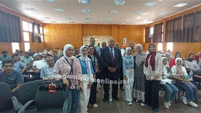 رئيس جامعة الأقصر يتفقد أعمال الكشف الطبي للطلاب الجدد بكلية الطب