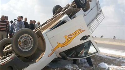 مصرع وإصابة 9 إثر انقلاب سيارة ربع نقل بالطريق الصحراوى فى المنيا