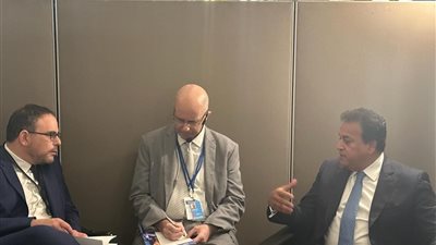 وزير الصحة يبحث مع نظيره الفرنسي تبادل الخبرات والتدريب
