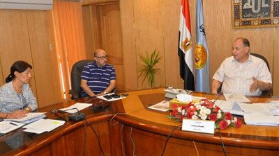 محافظ أسيوط يتابع تطوير وإنشاء مستشفيات منفلوط
