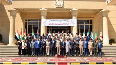 وفد رجال الأعمال المصريين الأفارقة يزور الكلية الفنية العسكرية