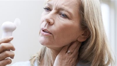 انقطاع الطمث يسبب تغيرا في شكل عيون النساء