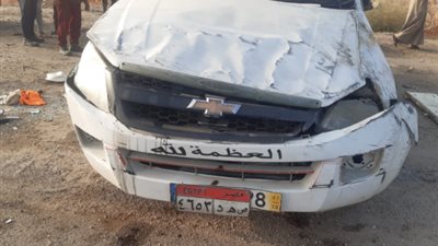 مصرع عامل وإصابة 11 آخرين في انقلاب سيارة ربع نقل بطريق السويس