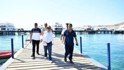 وزيرة البيئة تتفقد الإلتزام باشتراطات ممارسة الأنشطة البحرية بشرم