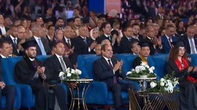 بحضور الرئيس السيسي..مسيرة لآلاف الطلاب باستاد قناة السويس