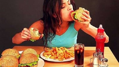 لماذا تشعر النساء بالجوع في هذا التوقيت ؟ دراسة تكشف