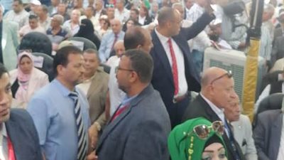 آلاف المعلمين يطالبون الرئيس السيسى بالترشح فى الانتخابات المقبلة لاستكمال مسيرة البناء والتنمية