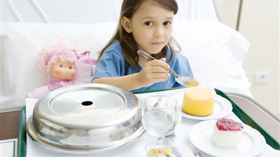 حكاية تناول آيس كريم فور استئصال عملية اللوزتين؟