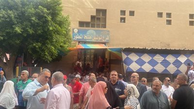 بالطبلة والمزمار زحام امام مقرات الشهر العقاري بالدقهلية