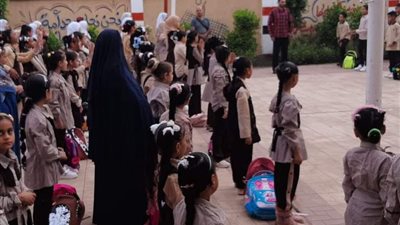 انتظام الدراسة بمدارس أسوان