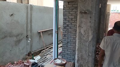 وقف تنفيذ تعدٍّ بالبناء بدون ترخيص في فايد بالإسماعيلية