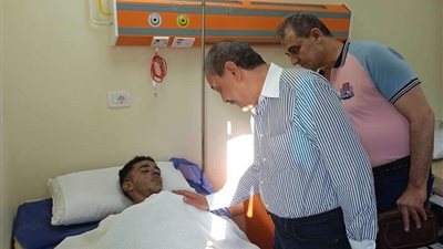 محافظ الإسماعيلية يطمئن على حالة المصابين بحريق مديرية الامن..صور