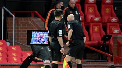 بعد فضيحة ليفربول.. انتقادات جديدة لحكام الدوري الإنجليزي
