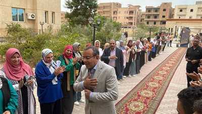 جامعة بني سويف التكنولوجية تكرم رئيسها