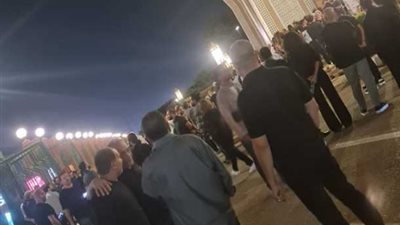 ازدحام شديد فى عزاء نجل الراحل سامى العدل بحضور الفنانين.. صور