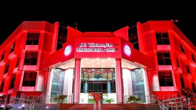 اللون الأحمر يضيئ منشآت هيئة الرعاية الصحية بالإسماعيلية