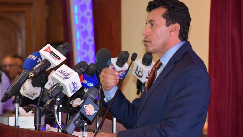 وزير الشباب والرياضة