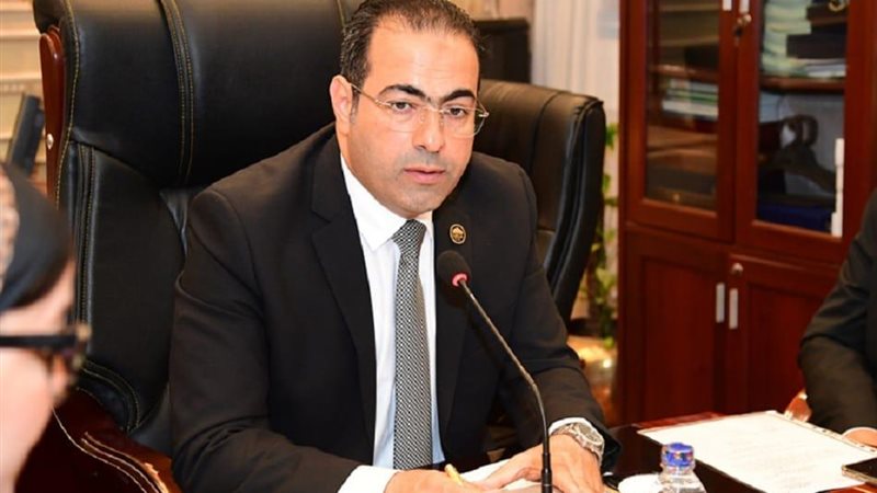 الدكتور محمود حسين