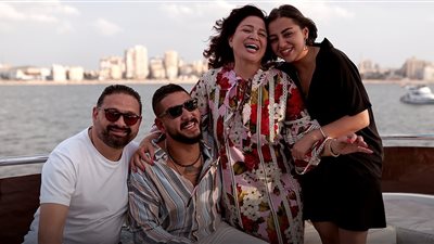 إلهام شاهين وحميدة بجولة بحرية على هامش الإسكندرية السينمائي