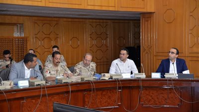 نائب محافظ الإسماعيلية يستعرض الموقف التنفيذي لمشروعات حياة كريمة