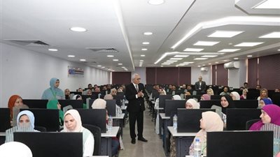 رضا حجازي يتفقد امتحانات المتقدمين لمسابقة 30 ألف وظيفة معلم مساعد للعام الثاني
