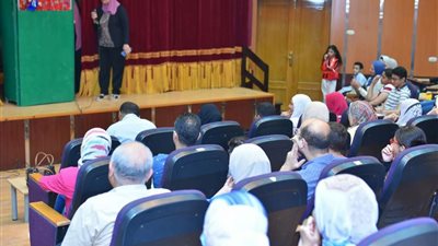 أنشطة للنحت والرسم على الزجاج والموسيقى بالشرقية