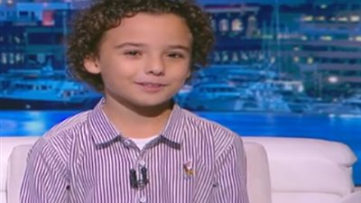 الطفل معاذ محمود يكشف تفاصيل مشاركته مع تامر حسنى وهنيدى
