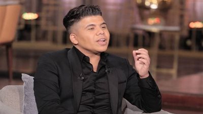 رسالة غامضة من عمر كمال تثير الجدل