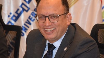صدور قرار وزارى بالبدء فى أحدث البرامج المتميزة فى جامعة حلون صور